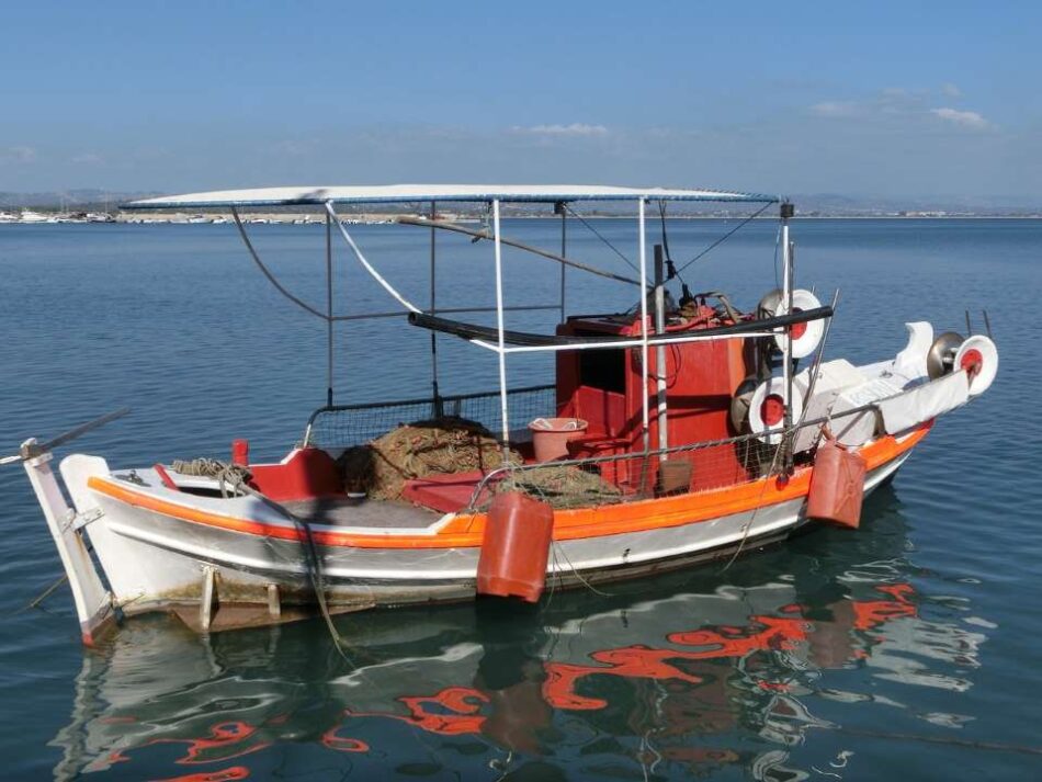 Ξεκινά η βελτίωση του αλιευτικού καταφυγίου Αστακού fishingboat 950x713