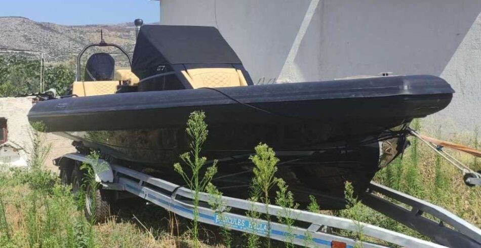 Έκλεψαν σκάφος στη Βουλιαγμένη και το πήγαν στα Άνω Λιόσια                                                                                                             950x491
