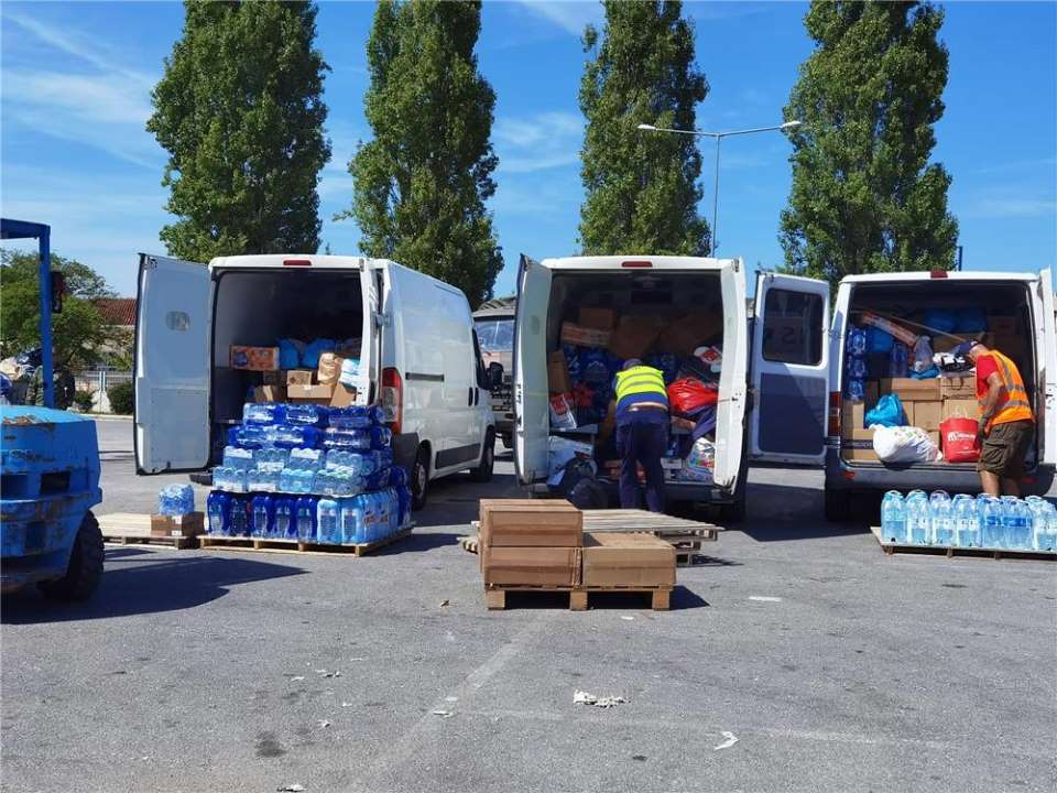 Θεσσαλία: Συνεχίζεται η συγκέντρωση ανθρωπιστικής βοήθειας                                                                 2