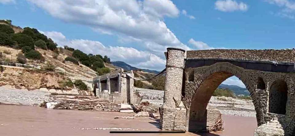Αυτοψία Μενδώνη σε μνημεία κι αρχαιολογικούς χώρους της Θεσσαλίας                                          16                                                                           Daniel 1