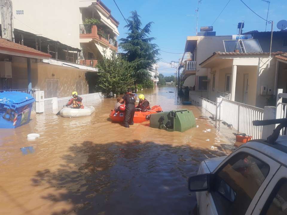 Εθελοντές από την Καλαμάτα συνδράμουν σε επιχειρήσεις διάσωσης στη Θεσσαλία                                                                                                                                               1