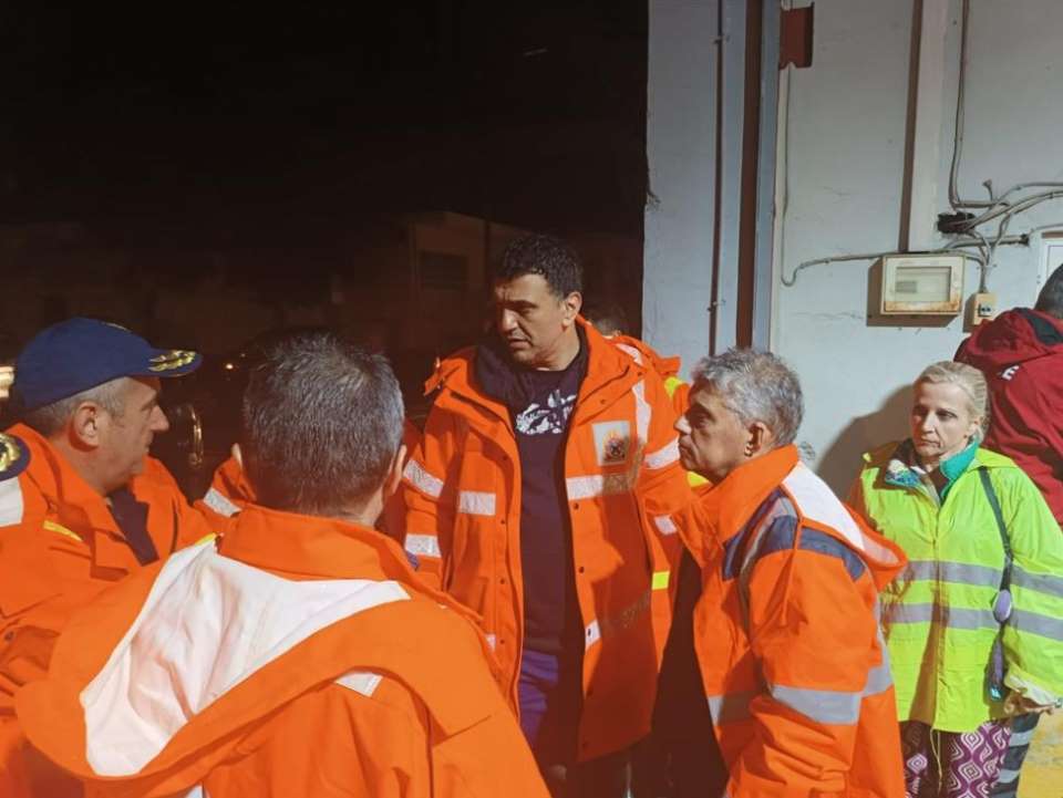 Η Περιφέρεια Θεσσαλίας καθαρίζει δρόμους και ρέματα στις πληγείσες περιοχές                                                                                                                                               1