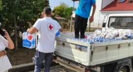 Θεσσαλία: 300.000 μπουκάλια εμφιαλωμένο νερό έστειλε ως τώρα ο Ερυθρός Σταυρός 300