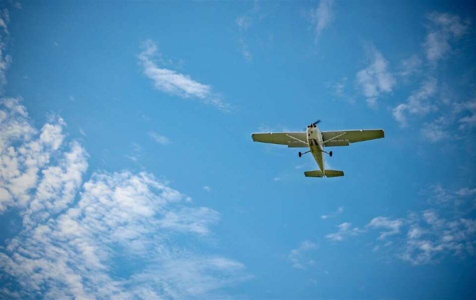 Έπεσε μονοκινητήριο αεροσκάφος στη Θήβα-Νεκρός ο πιλότος cessna 950x600