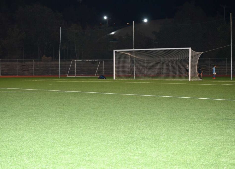 Εγκαινιάστηκε το νέο γήπεδο ποδοσφαίρου στον Χολαργό                                                                                                    950x682