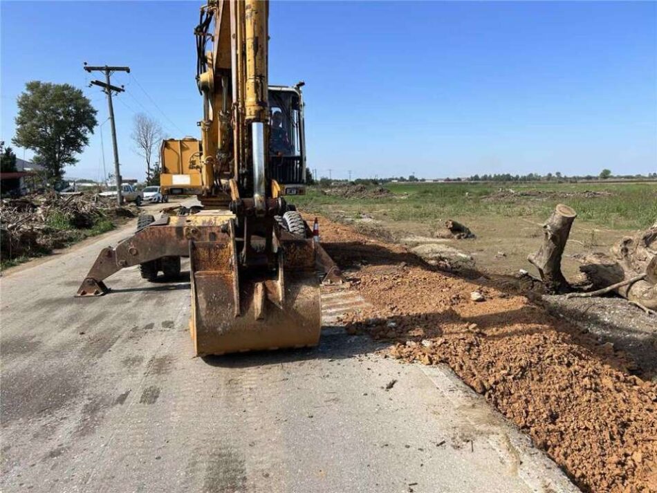 Η Περιφέρεια Θεσσαλίας συνεχίζει τις εργασίες αποκατάστασης δρόμων κι επισκευής αναχωμάτων                                                                                                                               950x713