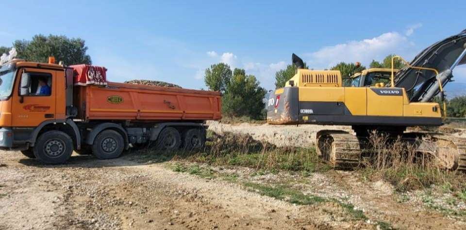 Η Περιφέρεια Θεσσαλίας συνεχίζει τις εργασίες αποκατάστασης οδικών δικτύων και καθαρισμού ποταμών
