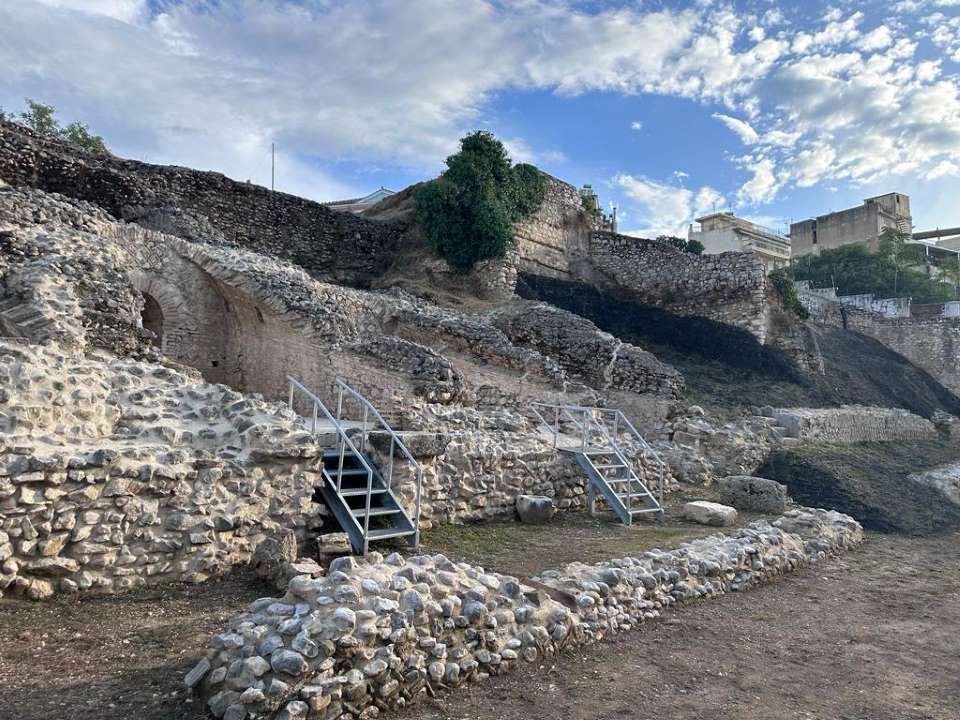 Αποκατάσταση σε τμήμα του Ρωμαϊκού Σταδίου Πάτρας                                                2