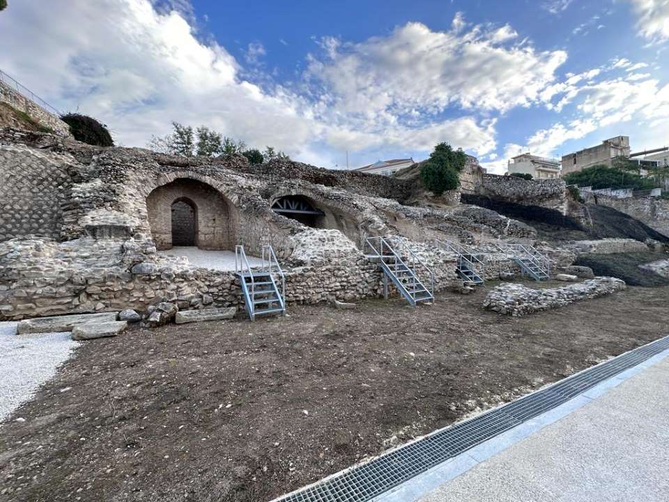 Αποκατάσταση σε τμήμα του Ρωμαϊκού Σταδίου Πάτρας                                               3 1