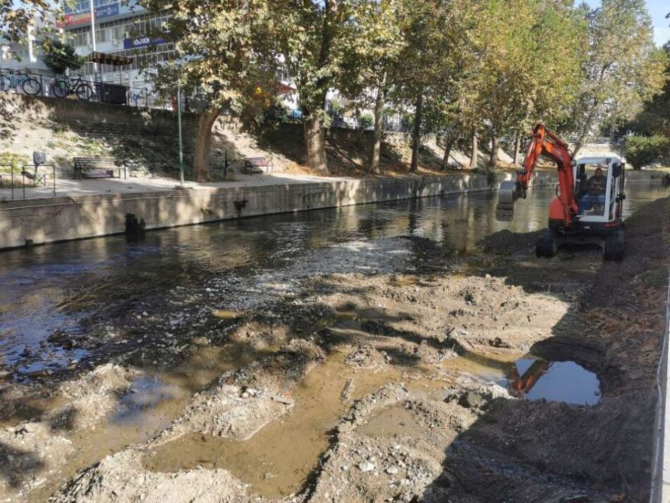 Ο Δήμος Τρικκαίων καθαρίζει την κοίτη του Ληθαίου                                                                                             950x713