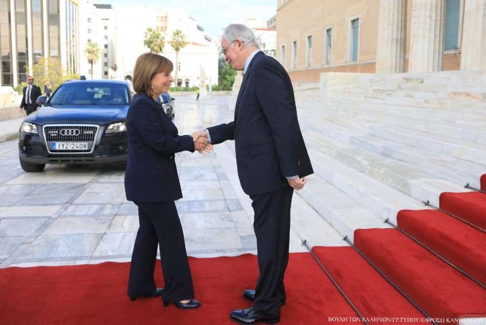 Στη Βουλή των Ελλήνων η Πρόεδρος της Δημοκρατίας και η πολιτική και στρατιωτική ηγεσία της χώρας για την Ημέρα των Ενόπλων Δυνάμεων