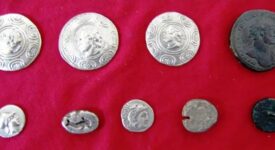 Θεσσαλονίκη: Νόμιζε ότι θα ταξίδευε αεροπορικώς με&#8230; αρχαία νομίσματα σε τσέπη και τσάντα!                                                        3 275x150