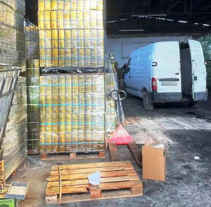 Θεσσαλονίκη: Πουλούσαν ηλιέλαιο για εξαιρετικό παρθένο ελαιόλαδο
