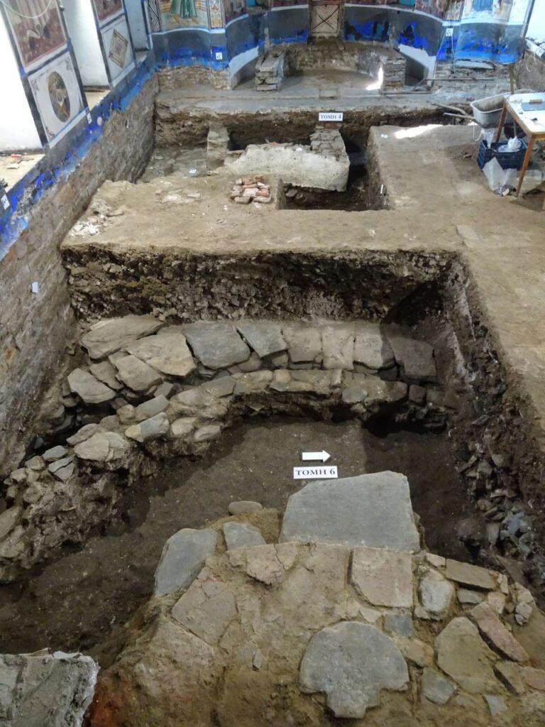 Ανακαλύφθηκε μεγάλο μέρος της αρχικής βυζαντινής Τράπεζας του 10ου αιώνα στη Μονή Βατοπεδίου 3