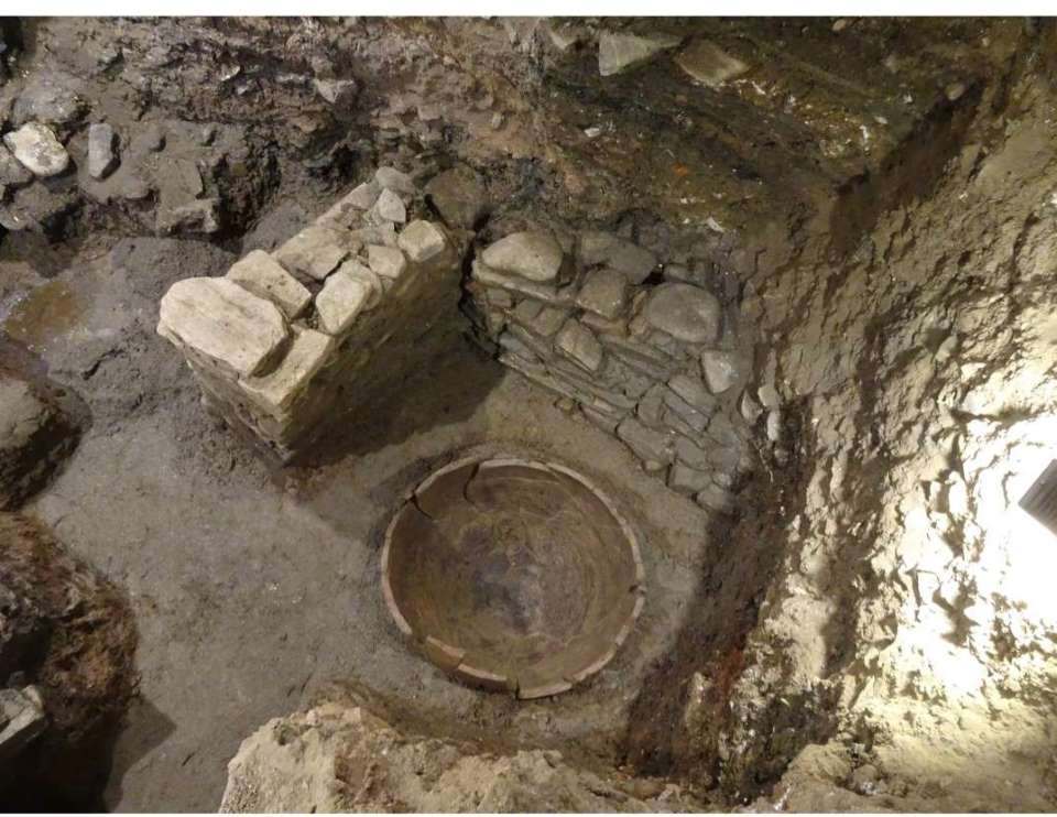 Ανακαλύφθηκε μεγάλο μέρος της αρχικής βυζαντινής Τράπεζας του 10ου αιώνα στη Μονή Βατοπεδίου 4
