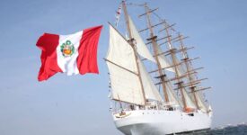 Ένα ιστιοφόρο από το Περού υποδέχεται κόσμο στον Πειραιά BAP UNION 275x150