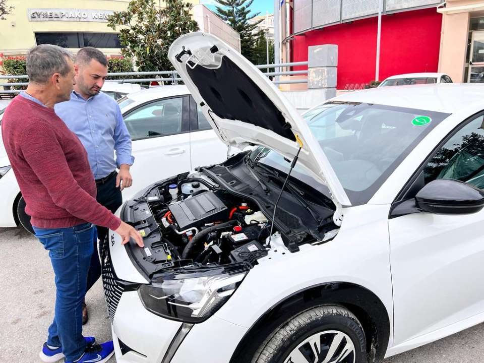 Η Περιφέρεια Στερεάς Ελλάδας παραλαμβάνει 59 νέα οχήματα χαμηλής κατανάλωσης ή ηλεκτροκίνησης n1