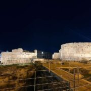 Εντυπωσιακή φωταγώγηση στην πύλη των τειχών του αρχαίου λιμανιού του Πειραιά                                 180x180