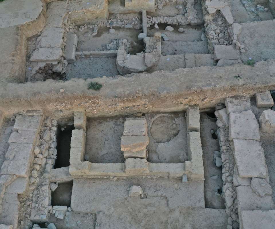 Εξερεύνηση στο ιερό της Αμαρυσίας Αρτέμιδος κοντά στην Αμάρυνθο της Εύβοιας fig4 AMA23 L724 7300