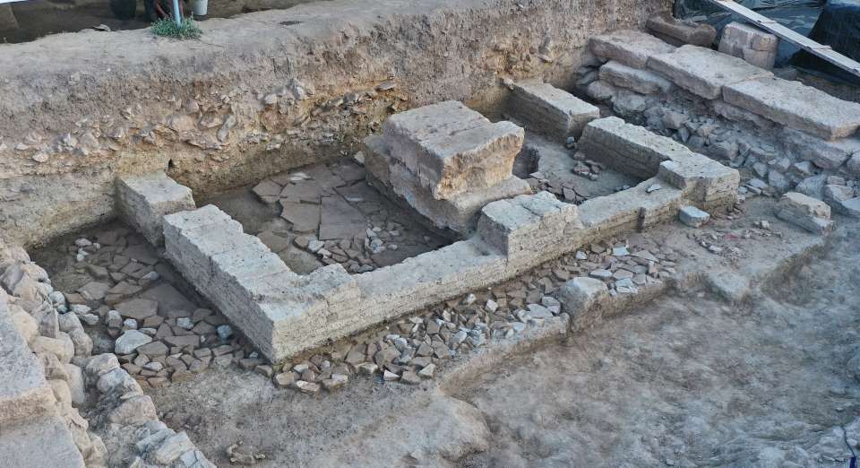 Εξερεύνηση στο ιερό της Αμαρυσίας Αρτέμιδος κοντά στην Αμάρυνθο της Εύβοιας fig9 AMA23 L724 7119