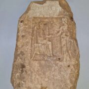 Αρχαιοκάπηλος αναζητούσε αγοραστές για αρχαία επιτύμβια στήλη                                                                                                                      180x180