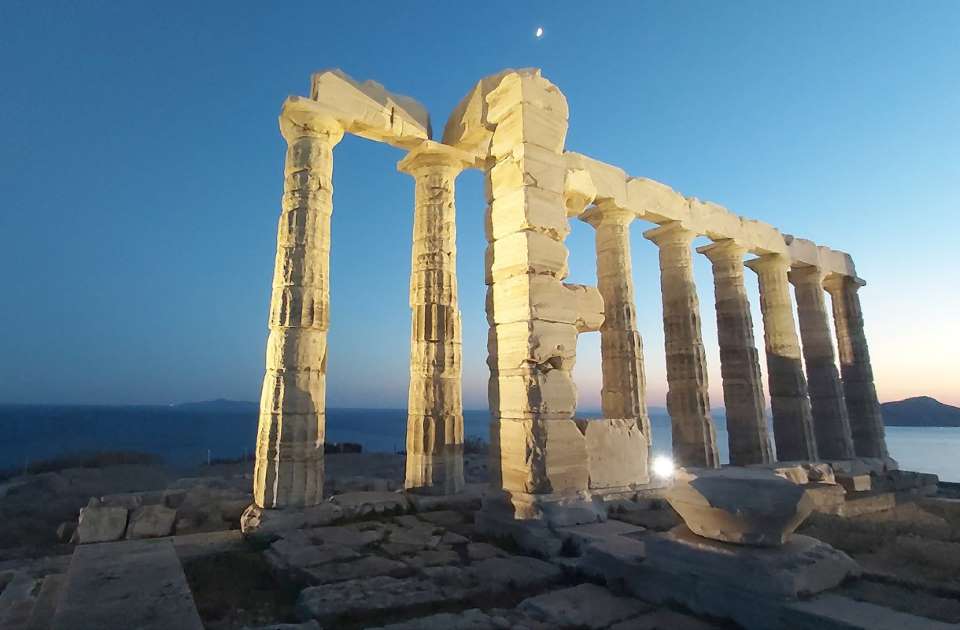 Ο Ναός του Ποσειδώνα στο Σούνιο αναδεικνύεται με νέο φωτισμό                                                                2