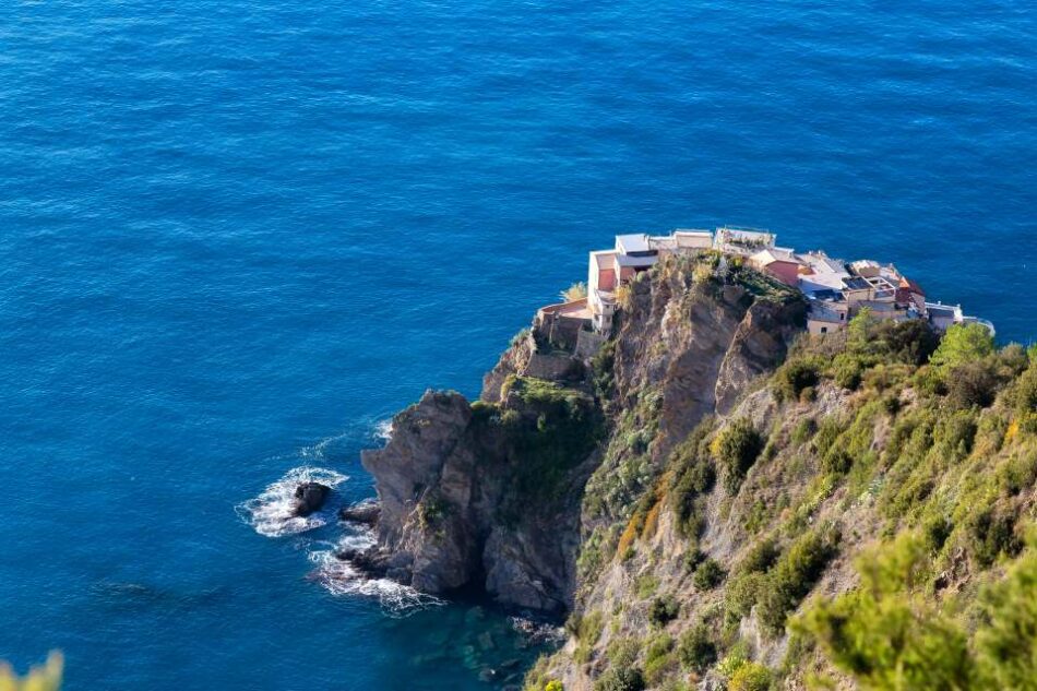 Αποκατάσταση υφάλων στο Cinque Terre της Ιταλίας με την επαναφορά των ενδημικών φυκών Ericaria amentacea Cinque Terre 950x633