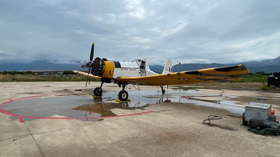 2 αεροσκάφη τύπου PZL σταθμεύουν στη Λαμία κατά την αντιπυρική περίοδο 14 1